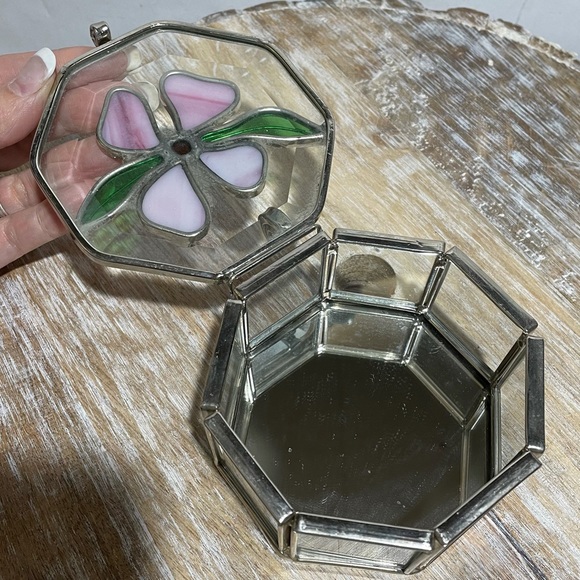 Vintage Glass Floral trinket box - Picture 4 of 11